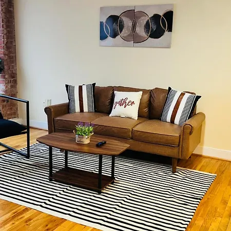 Stylish And Convenient Downtown Apartment